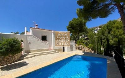 Villa for sale with lovely mountain views in Altea Costa Blanca.